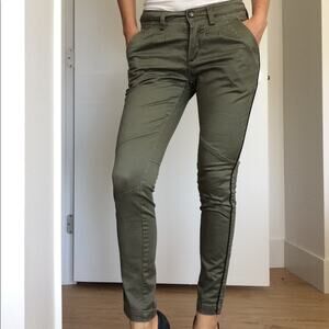 Green rider pants model